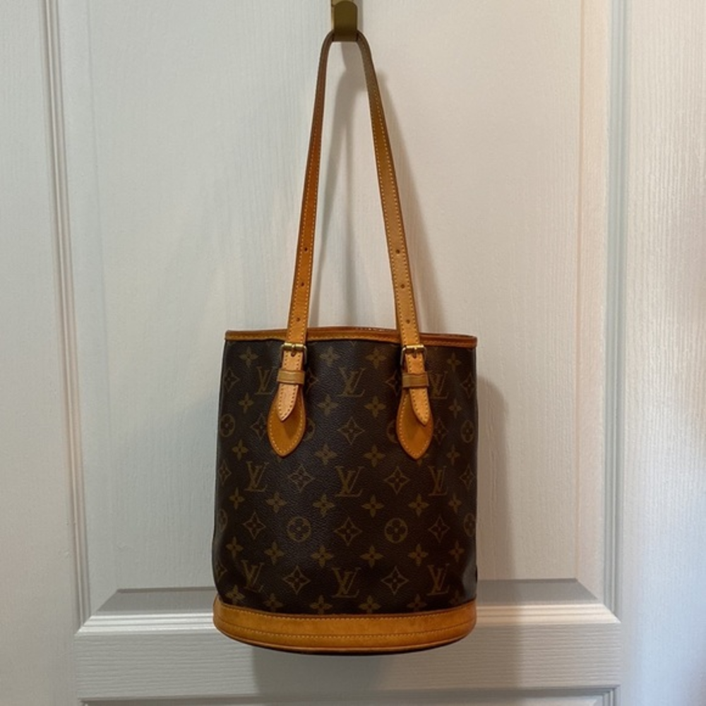Authentic Louis Vuitton handbag.Excellent condition, see photos for measurements